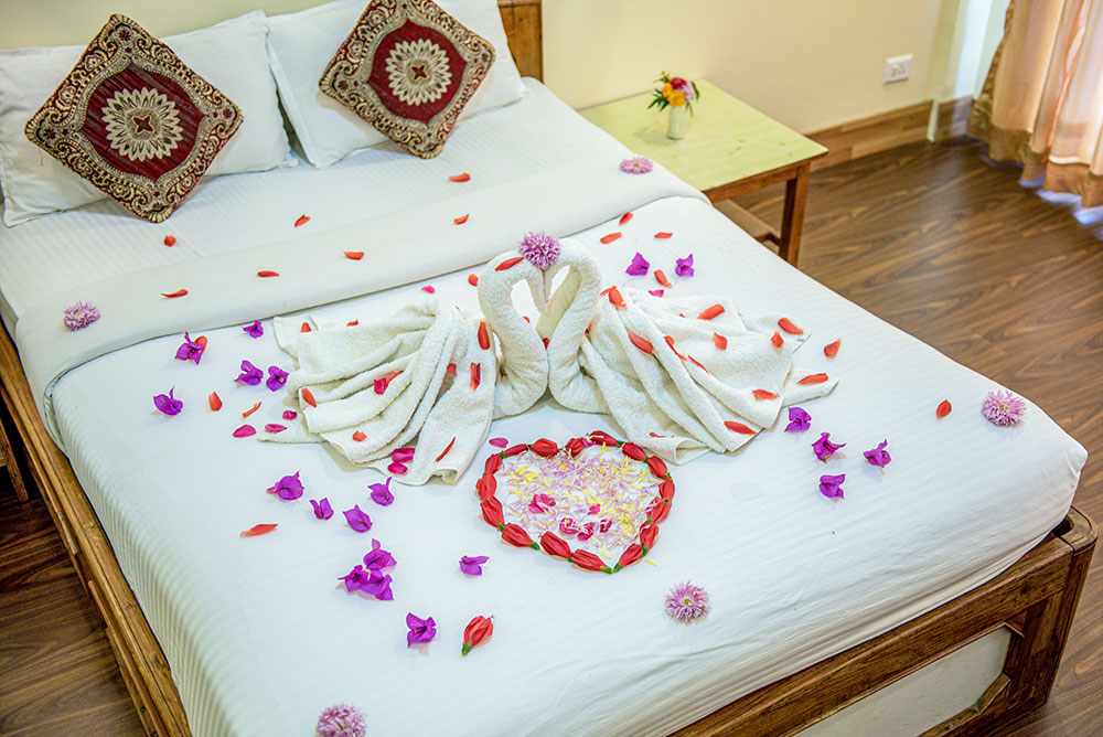 Deluxe Room (King Size Bed) detail 1